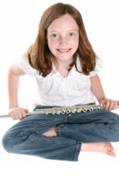 young-girl-learning-flute-in-forte-music-lesson